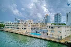 Great Furnished Bayfront Studio – Miami Beach. Experience waterfront living in this furnished Bayfront studio, just steps from the beach, restaurants, parks, and supermarkets. The unit offers a calm and inviting atmosphere with serene water views and access to a Bayfront pool, perfect for enjoying Miami’s famous sunsets.
Rent includes electricity, water, trash, and parking, Bayfront pool with sunset views, Quiet, peaceful condo community. Move-in ready, Enjoy the best of Miami Beach living with comfort, convenience, and stunning views all in one place.