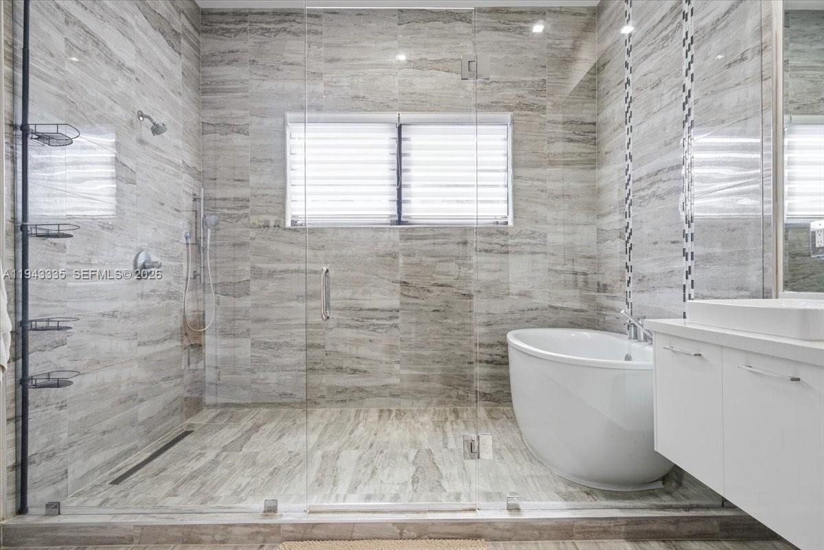 DOWNTOWN DORAL SOUTH PHAS - Residential