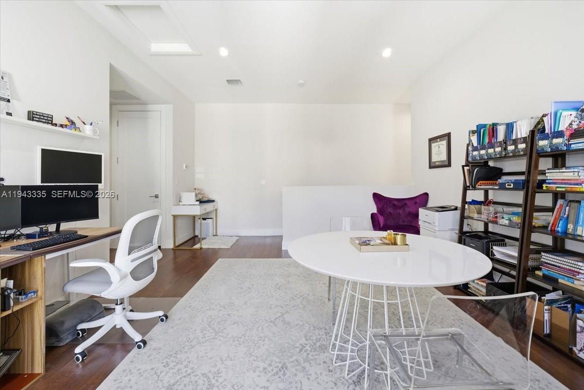 DOWNTOWN DORAL SOUTH PHAS - Residential