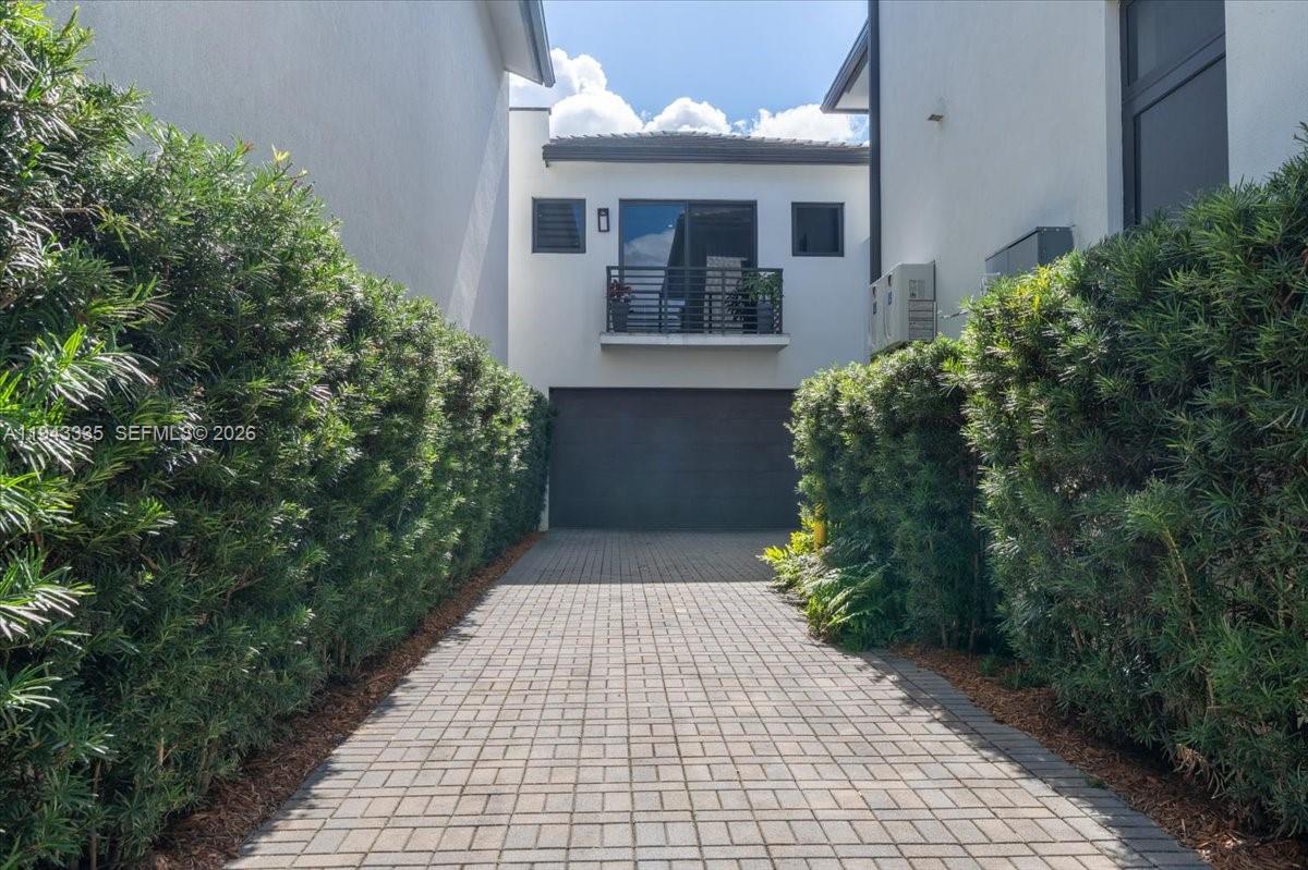 DOWNTOWN DORAL SOUTH PHAS - Residential