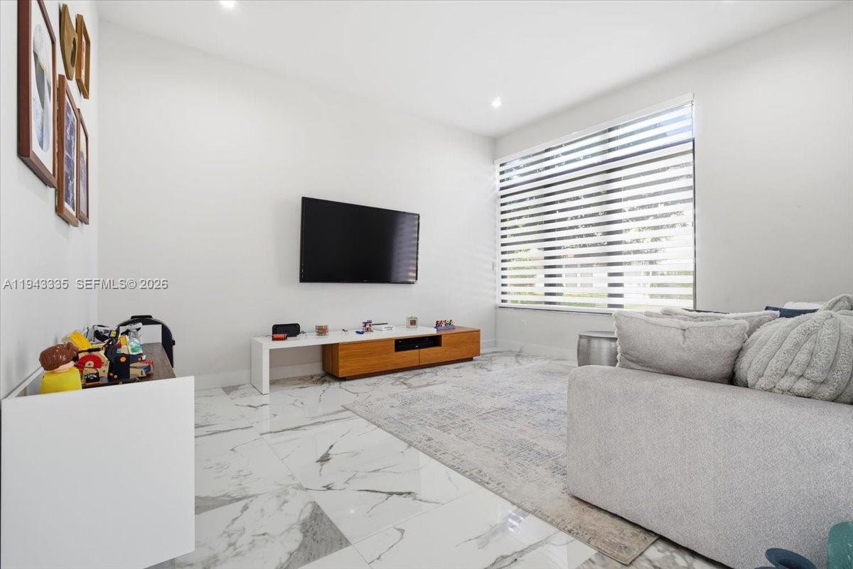 DOWNTOWN DORAL SOUTH PHAS - Residential