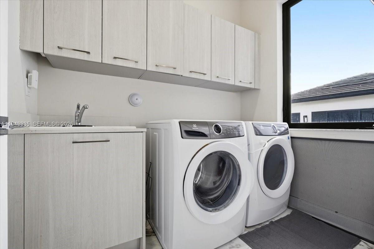 DOWNTOWN DORAL SOUTH PHAS - Residential