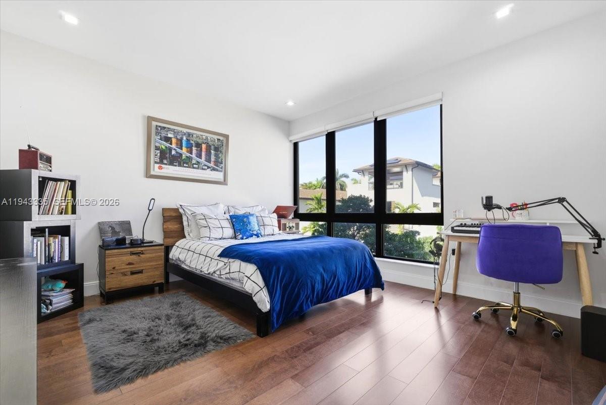 DOWNTOWN DORAL SOUTH PHAS - Residential