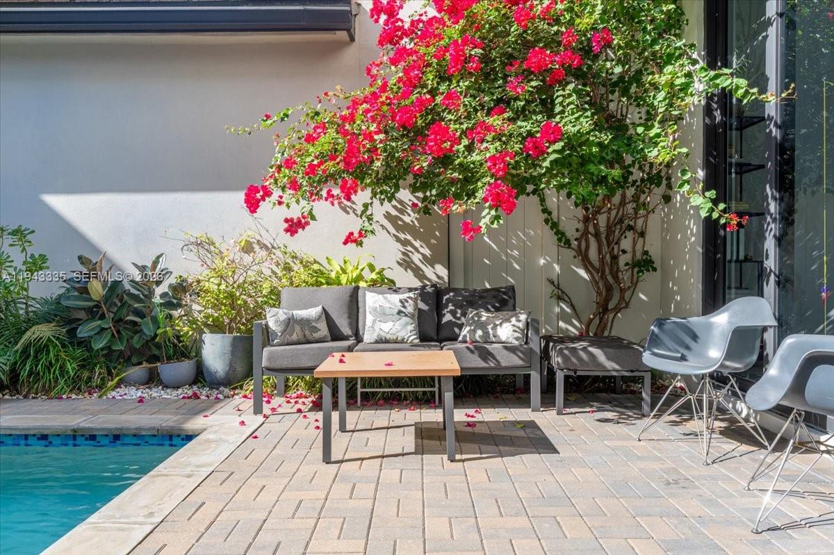 DOWNTOWN DORAL SOUTH PHAS - Residential