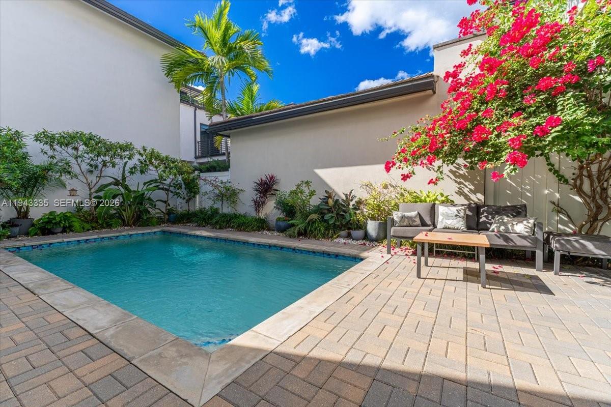 DOWNTOWN DORAL SOUTH PHAS - Residential