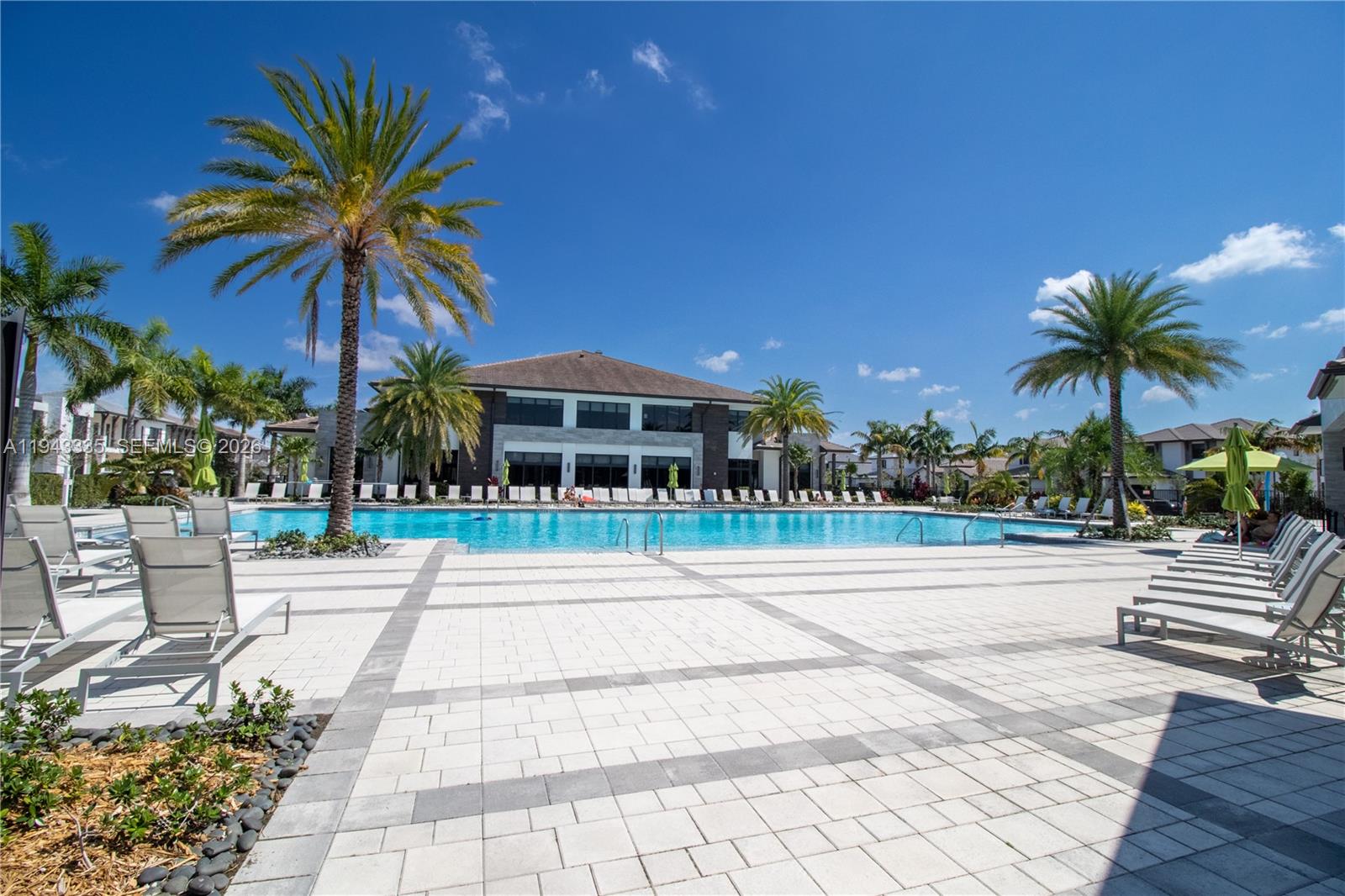 DOWNTOWN DORAL SOUTH PHAS - Residential