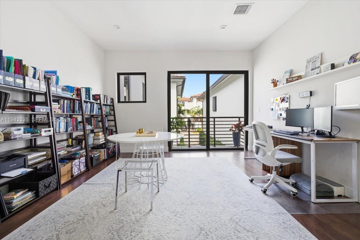 DOWNTOWN DORAL SOUTH PHAS - Residential