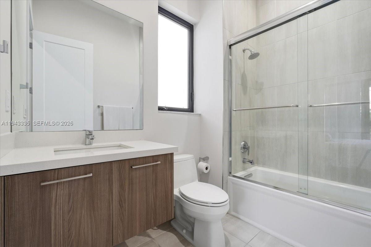 DOWNTOWN DORAL SOUTH PHAS - Residential