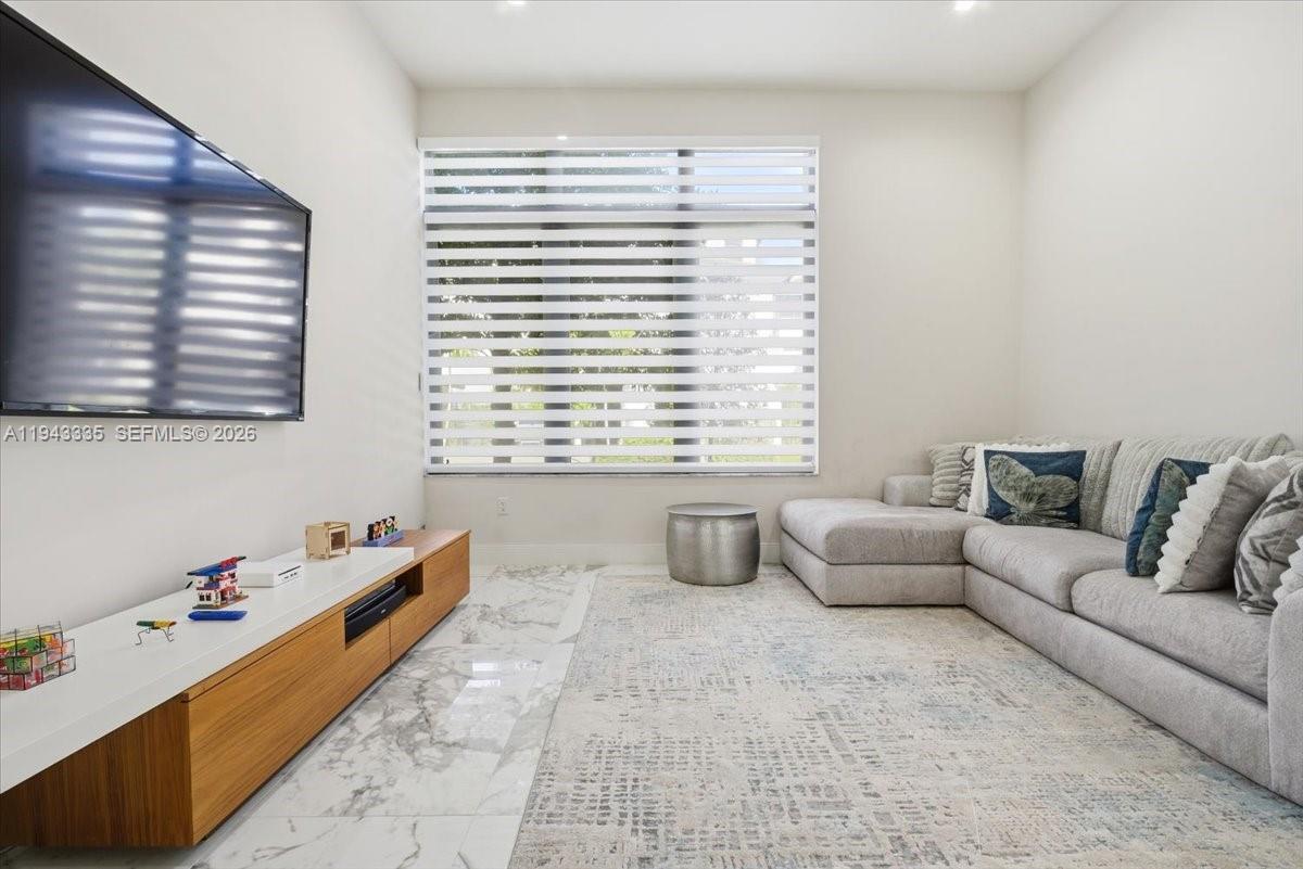 DOWNTOWN DORAL SOUTH PHAS - Residential