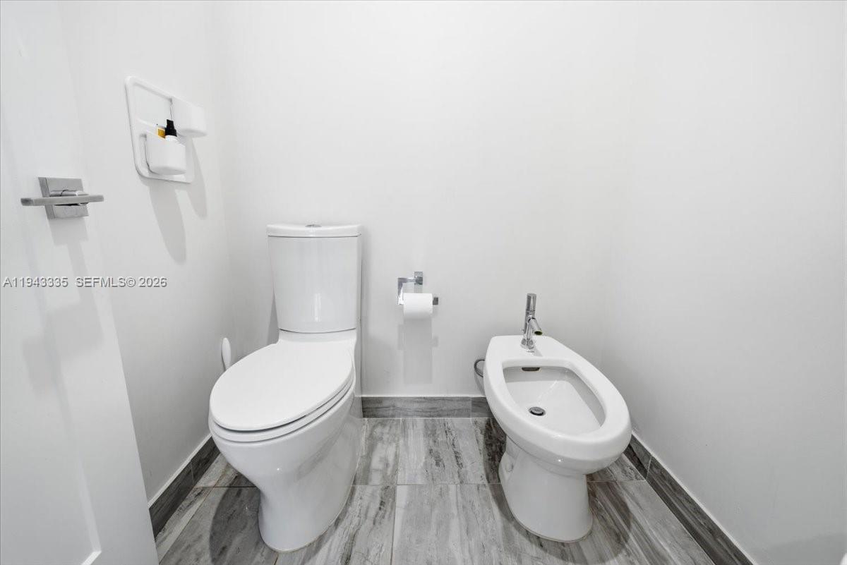 DOWNTOWN DORAL SOUTH PHAS - Residential