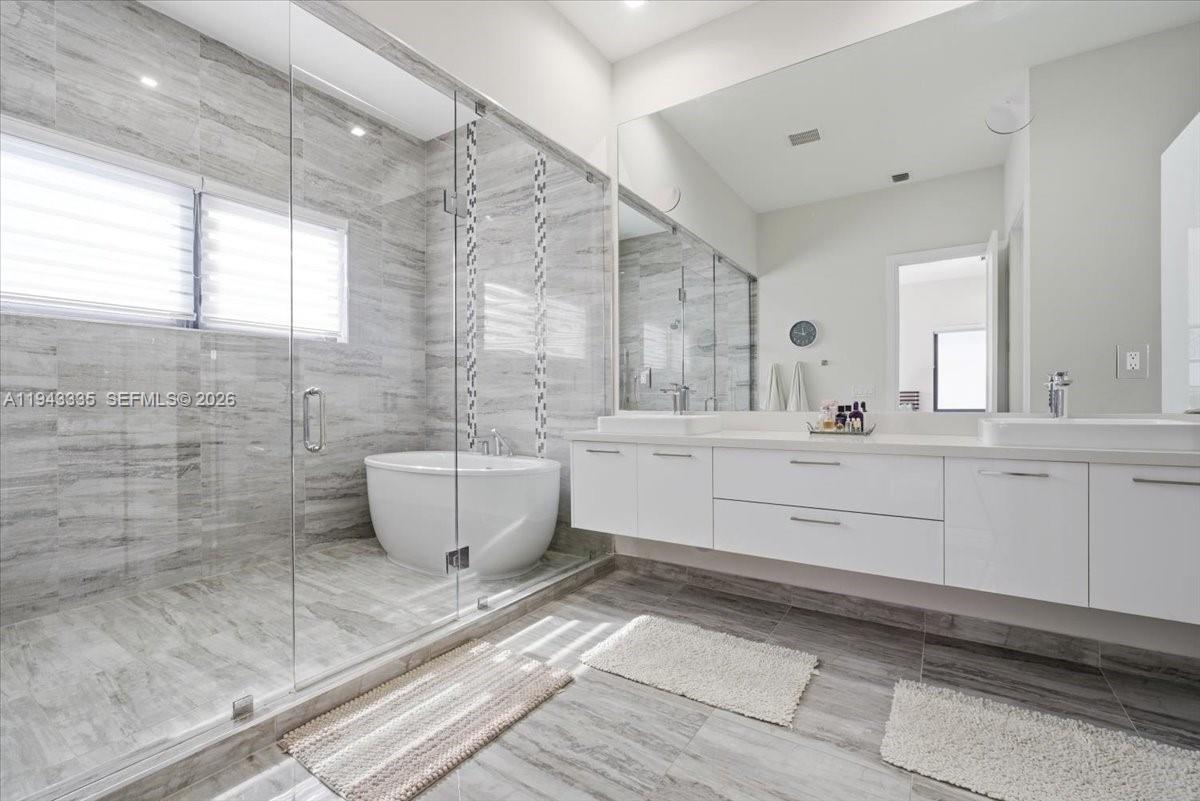 DOWNTOWN DORAL SOUTH PHAS - Residential