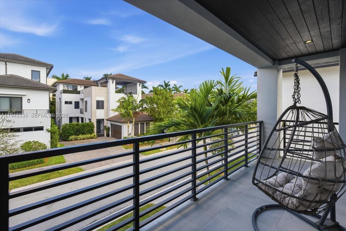 DOWNTOWN DORAL SOUTH PHAS - Residential