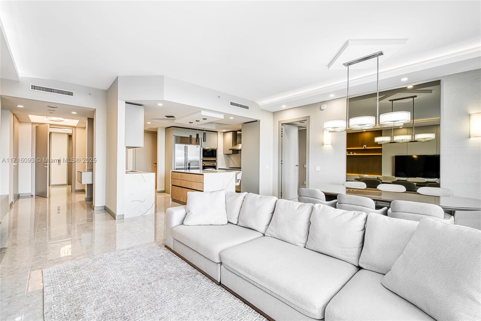 10295 Collins Ave 306