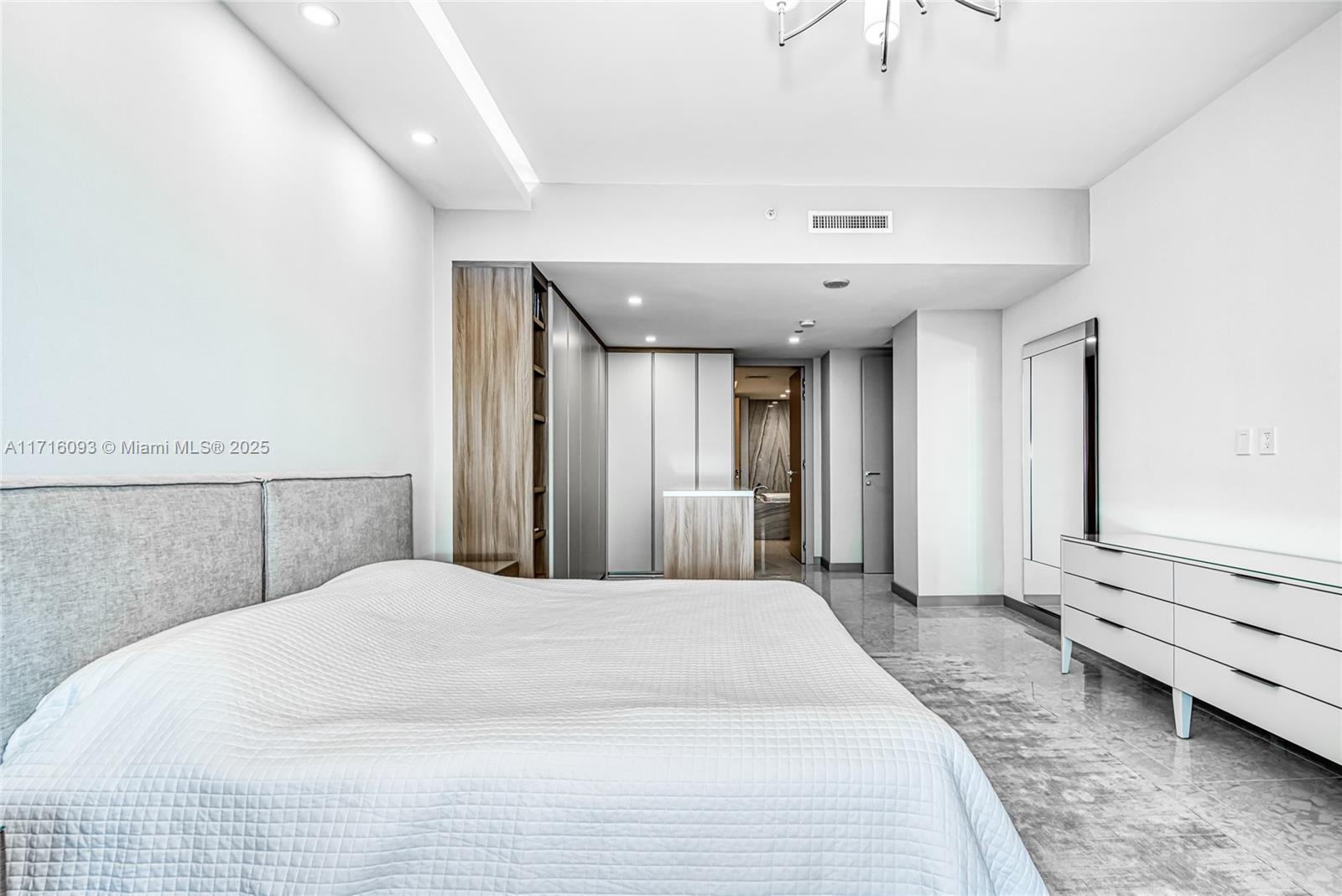 10295 COLLINS AVE RESDNTA - Residential