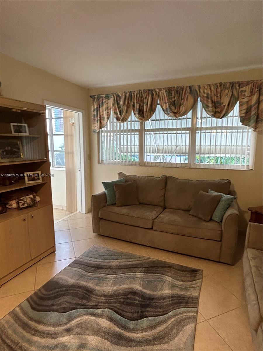 1333 E Hallandale Beach Blvd 406