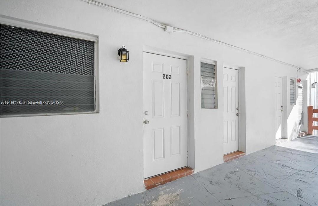 FLORIDIAN ARMS CONDO - Residential Lease