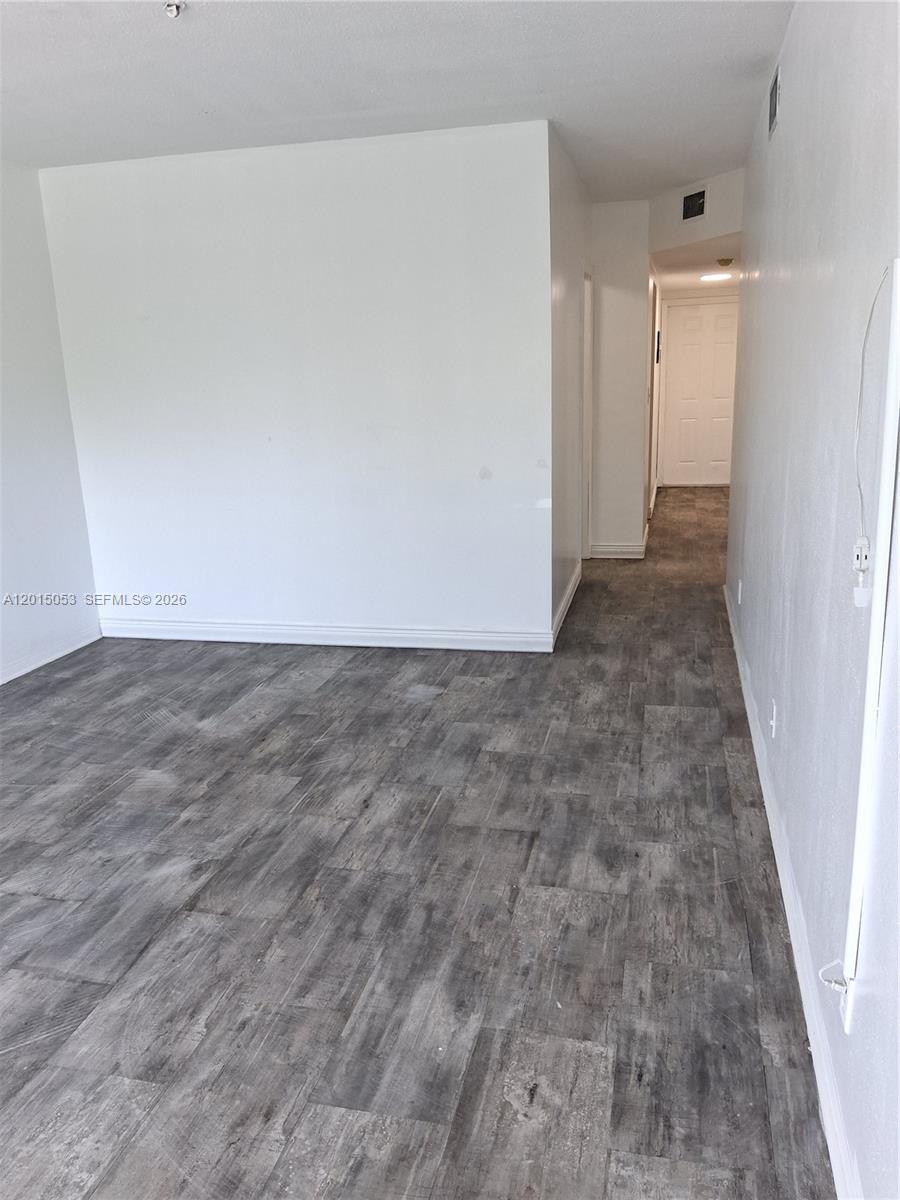 FLORIDIAN ARMS CONDO - Residential Lease