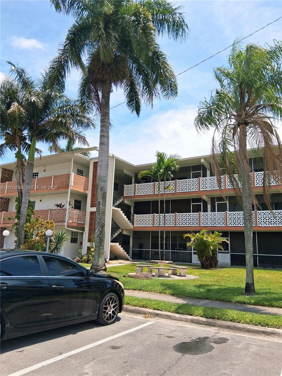 FLORIDIAN ARMS CONDO - Residential Lease