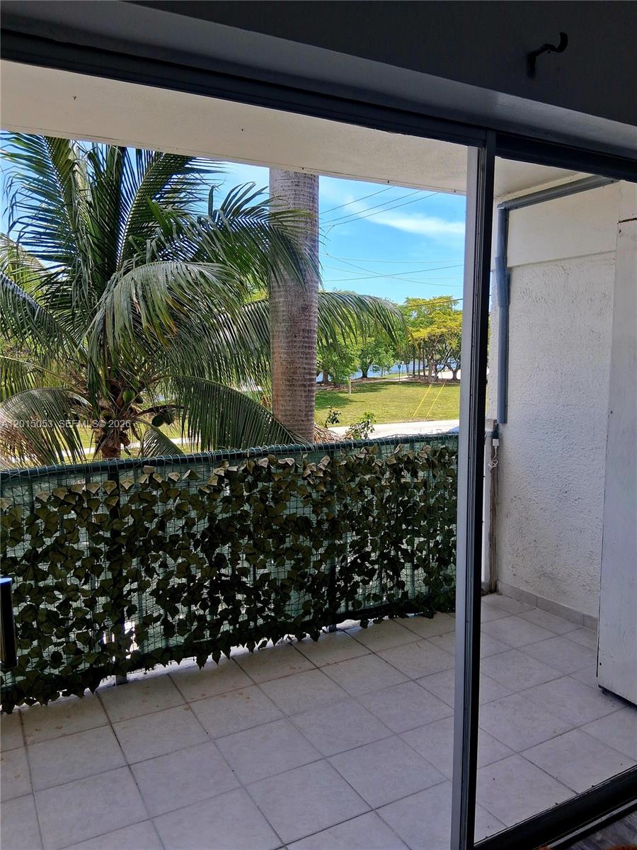 FLORIDIAN ARMS CONDO - Residential Lease