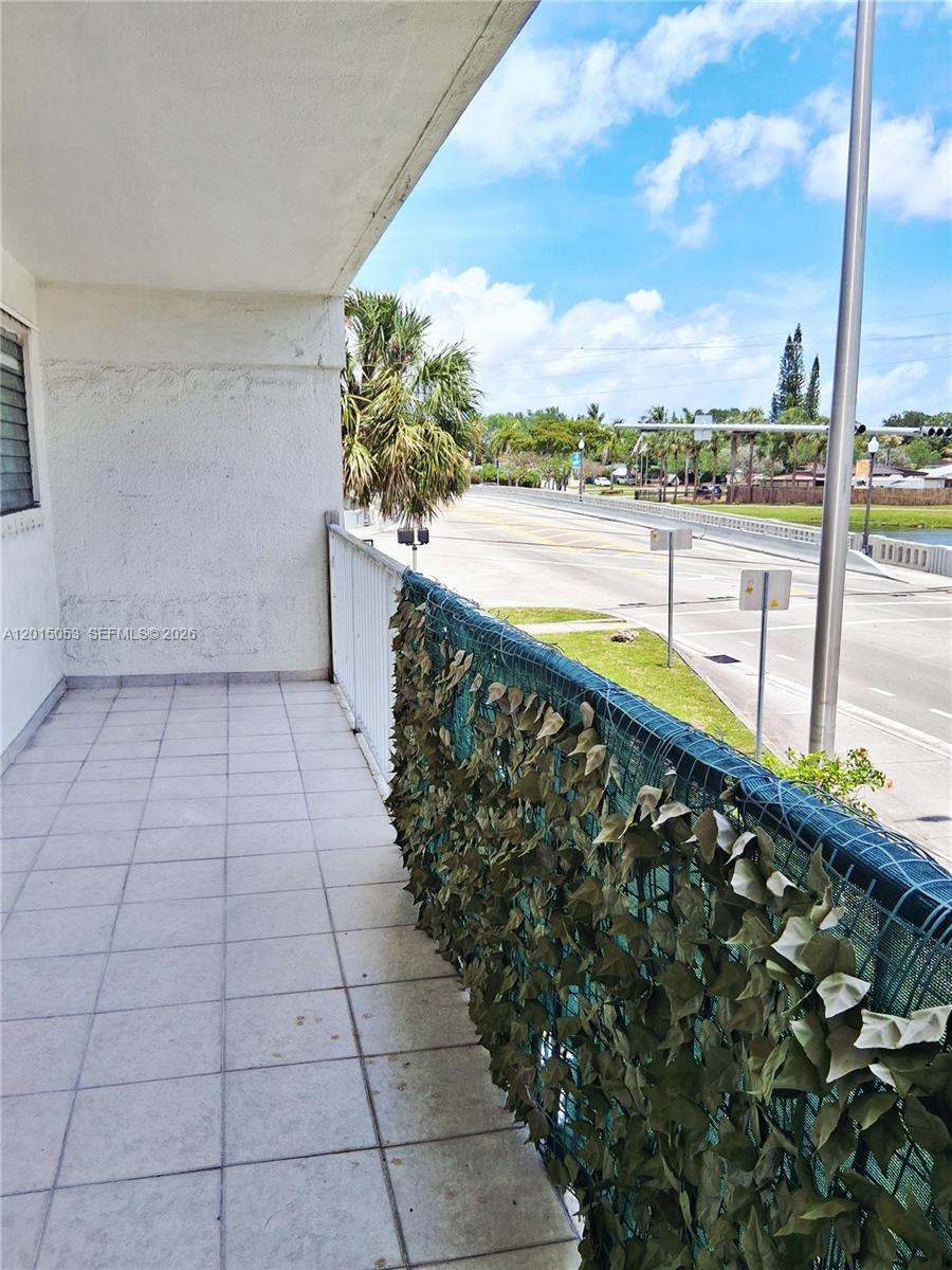FLORIDIAN ARMS CONDO - Residential Lease