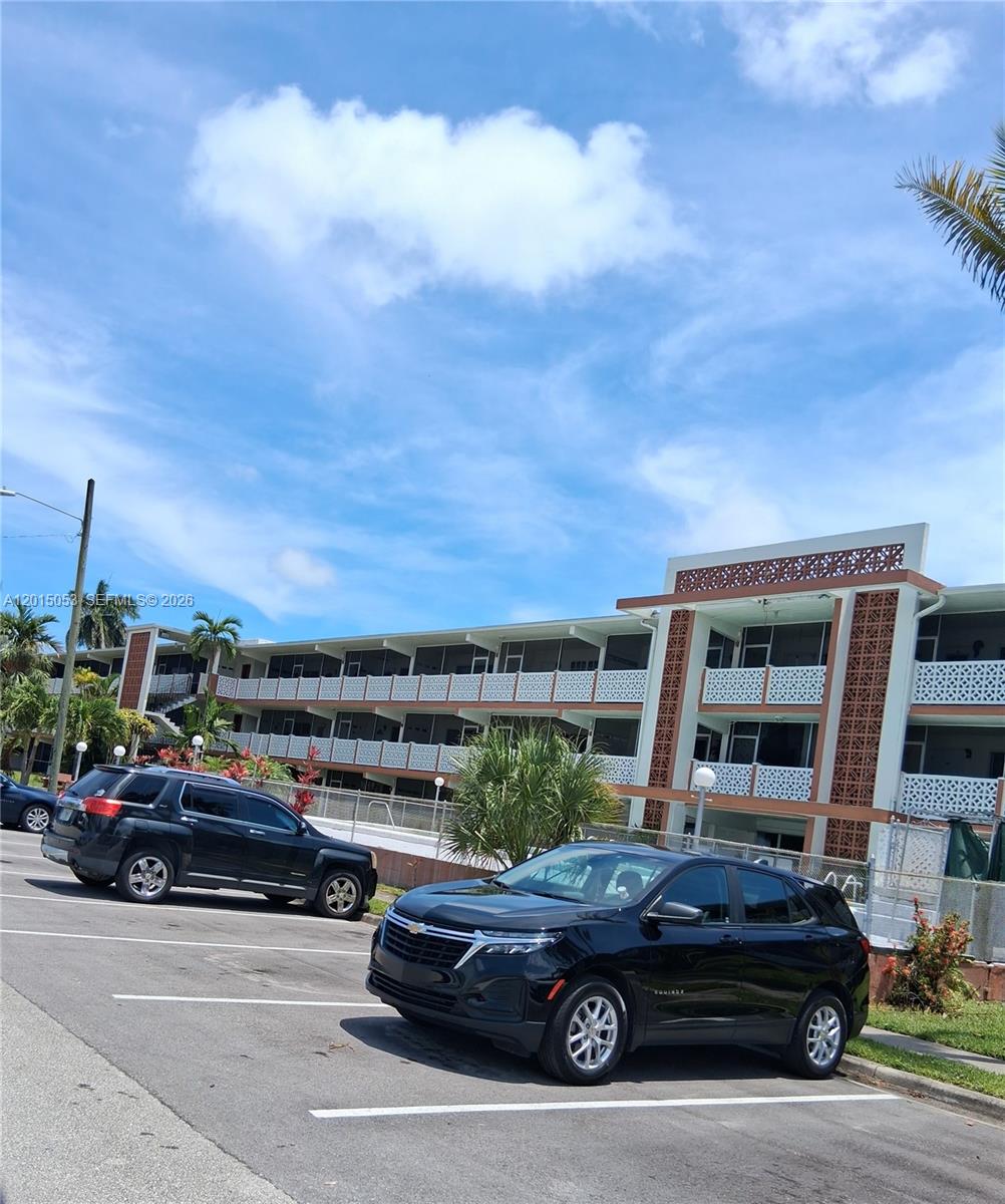 FLORIDIAN ARMS CONDO - Residential Lease