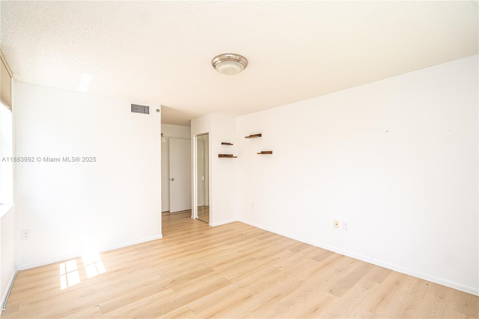 THE YACHT CLUB AT AVENTURA - Residential