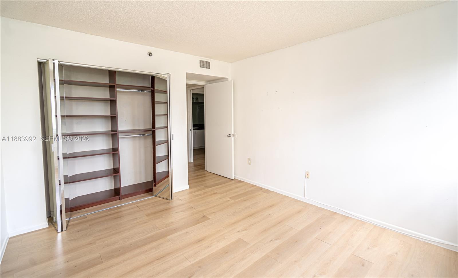 THE YACHT CLUB AT AVENTURA - Residential