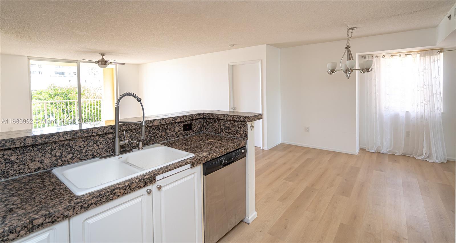 THE YACHT CLUB AT AVENTURA - Residential