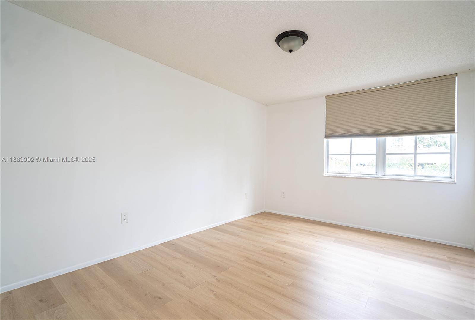 THE YACHT CLUB AT AVENTURA - Residential