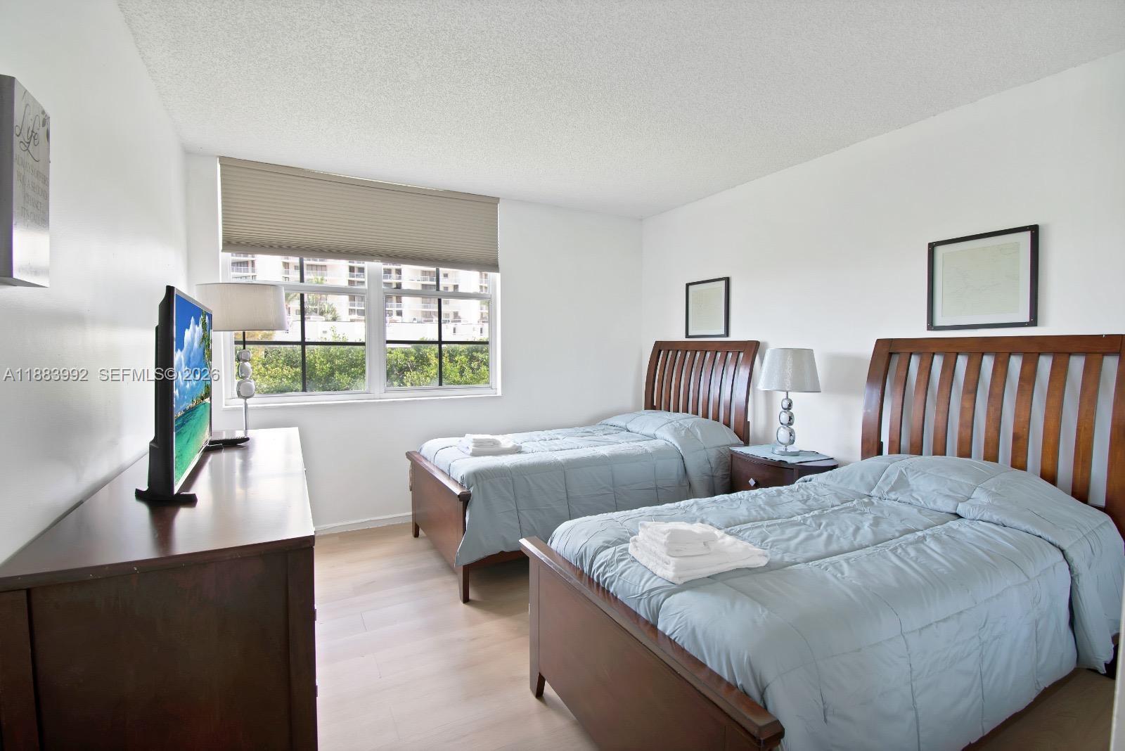 THE YACHT CLUB AT AVENTURA - Residential