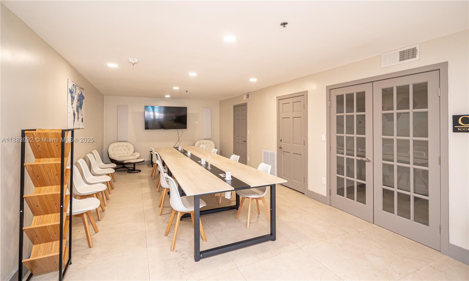 THE YACHT CLUB AT AVENTURA - Residential