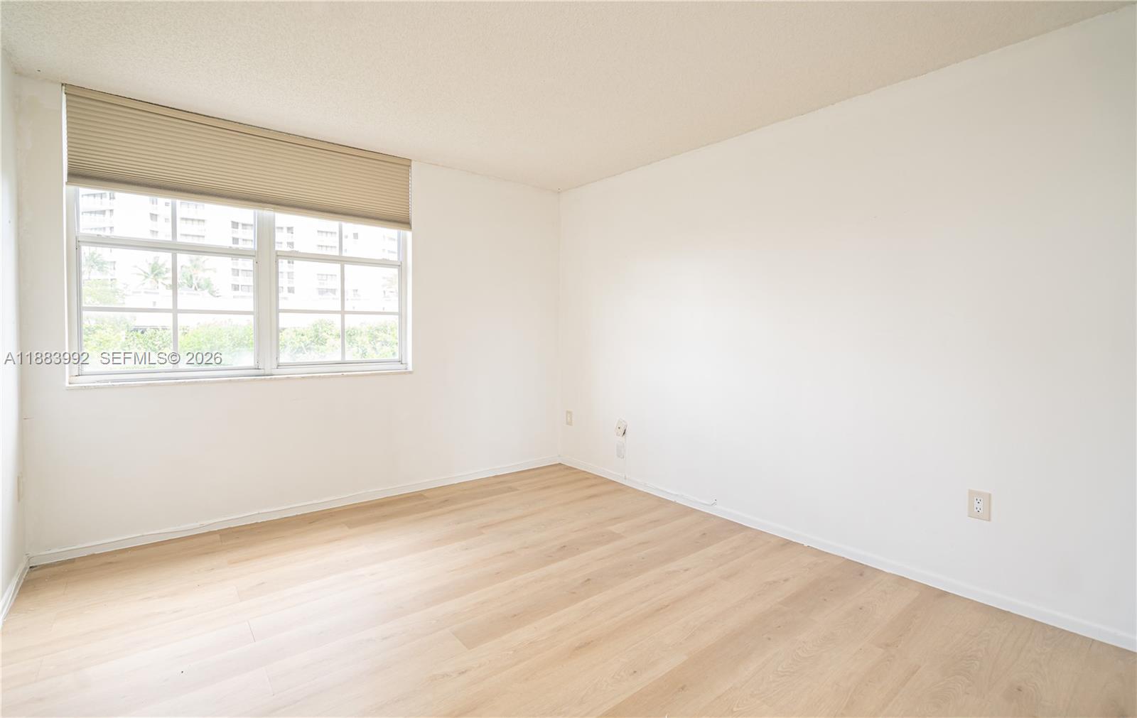 THE YACHT CLUB AT AVENTURA - Residential