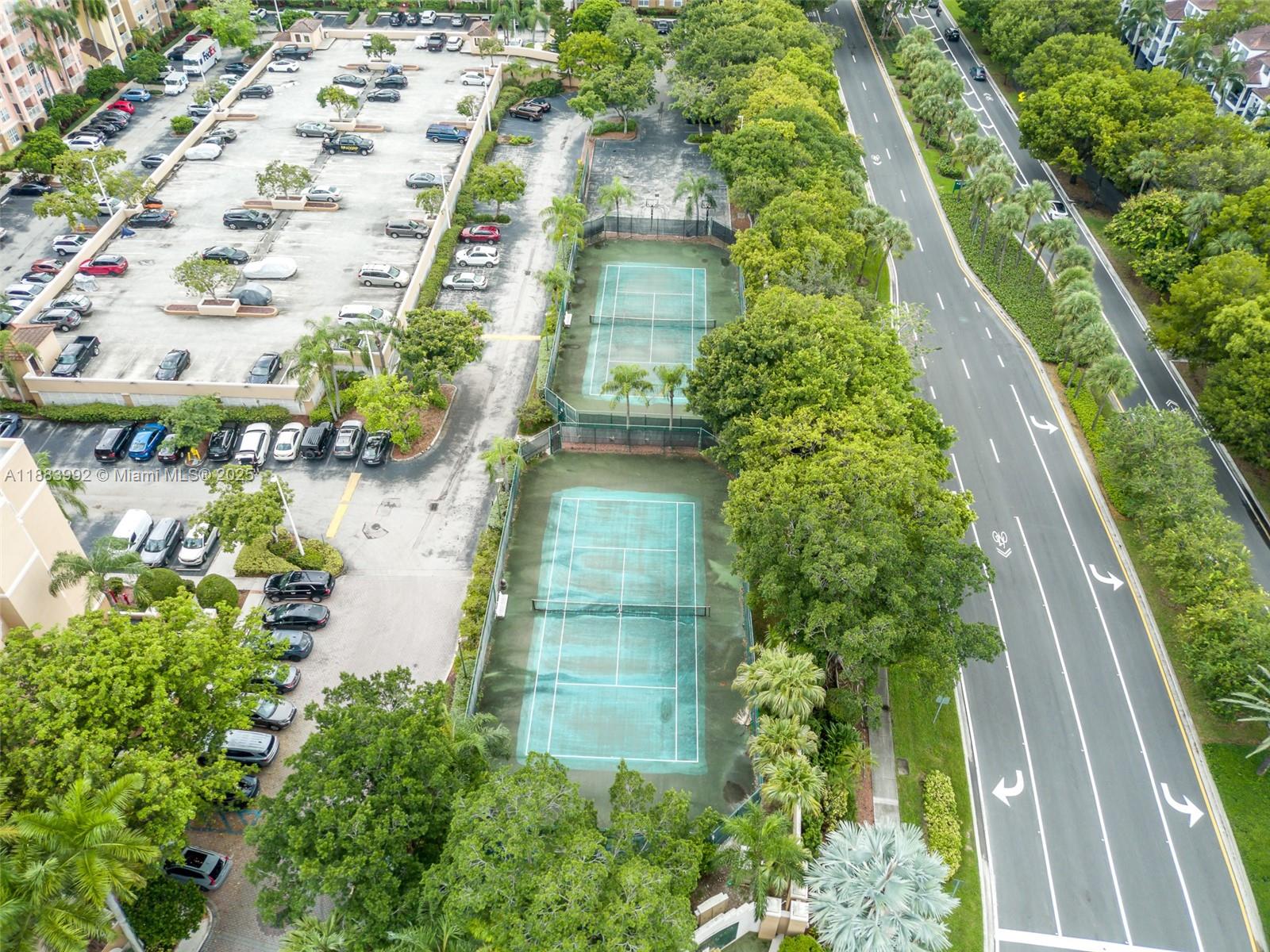 THE YACHT CLUB AT AVENTURA - Residential