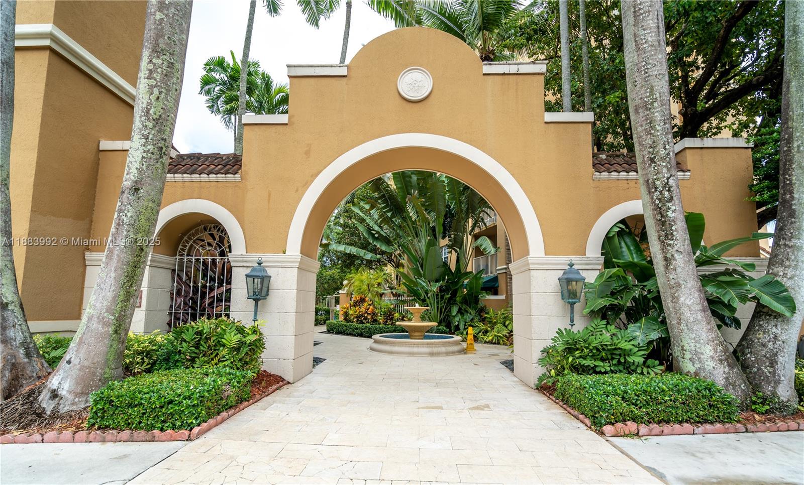 THE YACHT CLUB AT AVENTURA - Residential