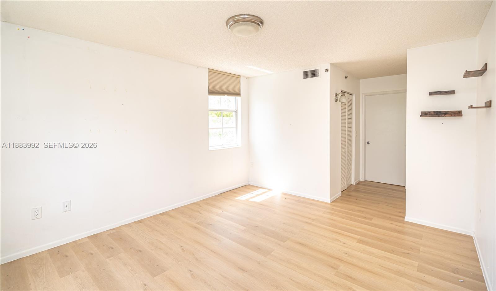 THE YACHT CLUB AT AVENTURA - Residential