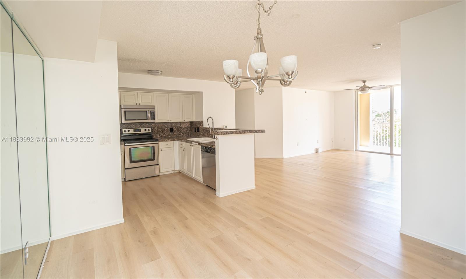 THE YACHT CLUB AT AVENTURA - Residential