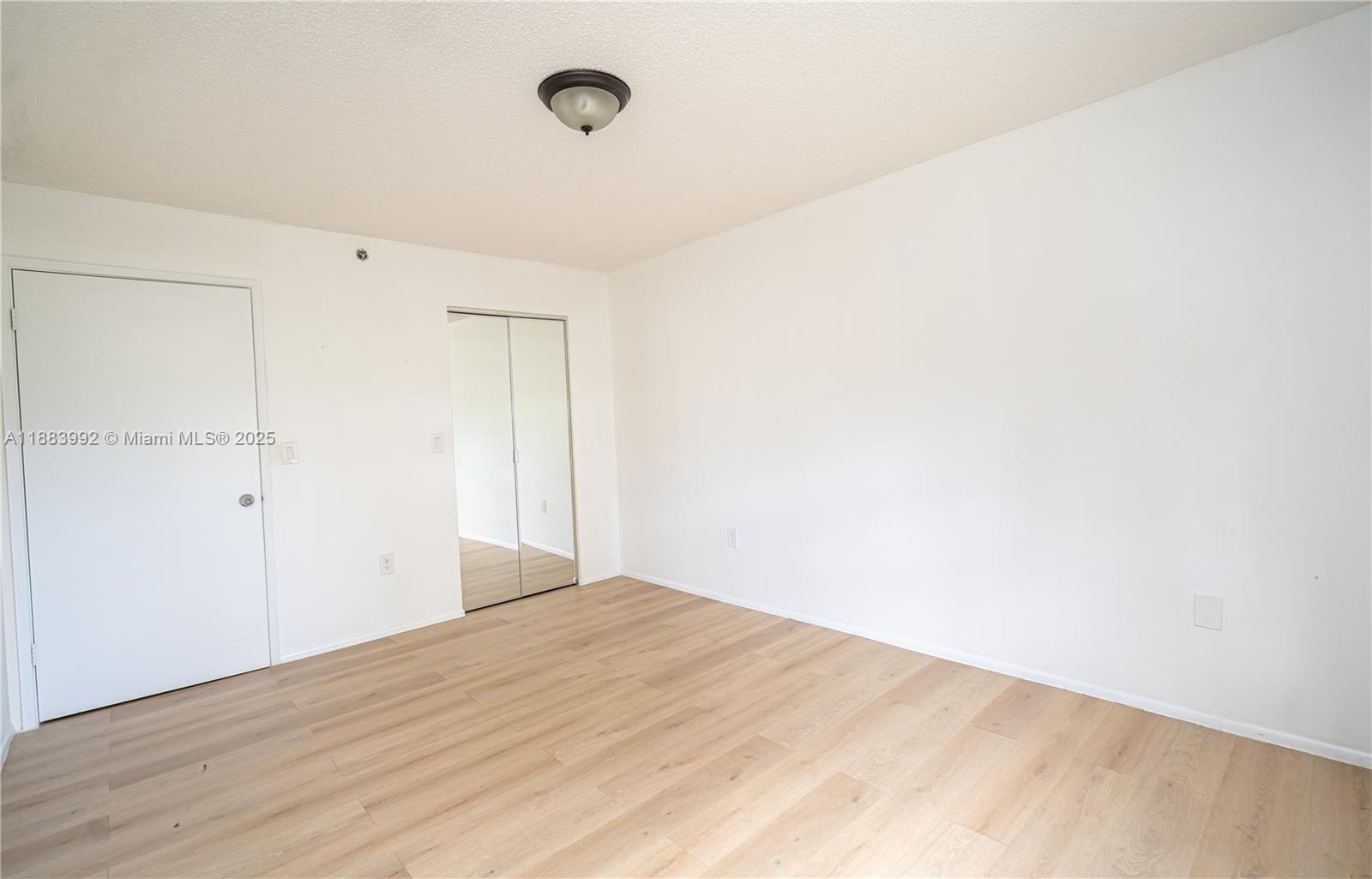 THE YACHT CLUB AT AVENTURA - Residential