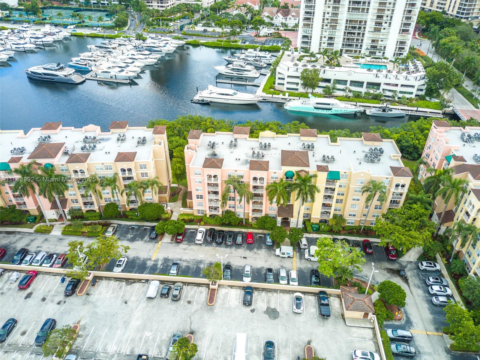 THE YACHT CLUB AT AVENTURA - Residential