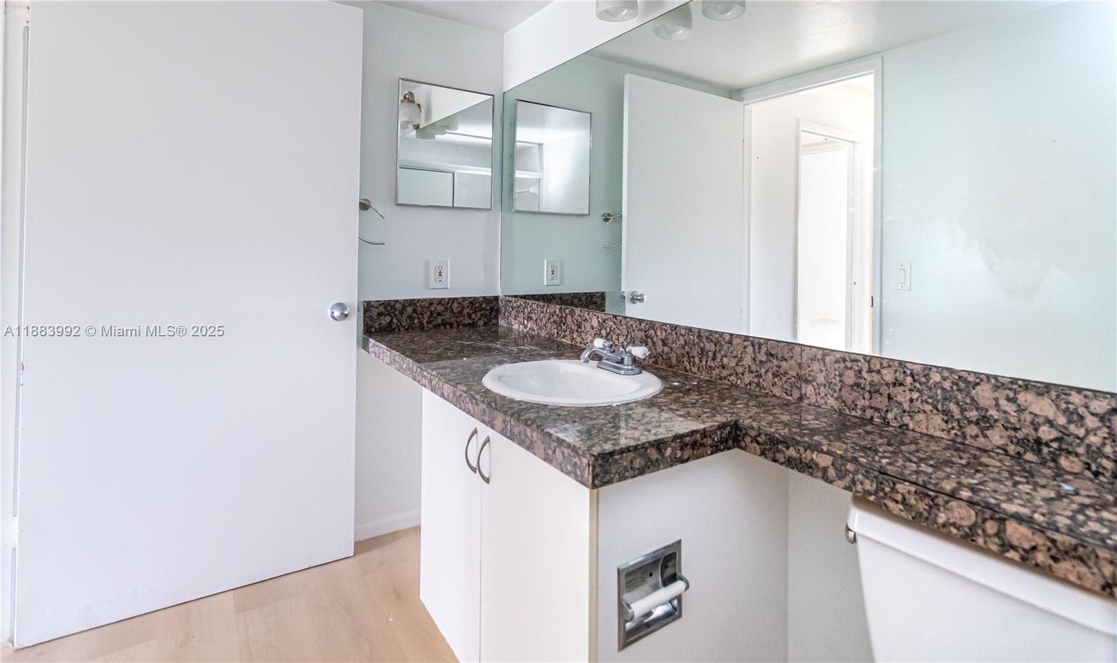 THE YACHT CLUB AT AVENTURA - Residential