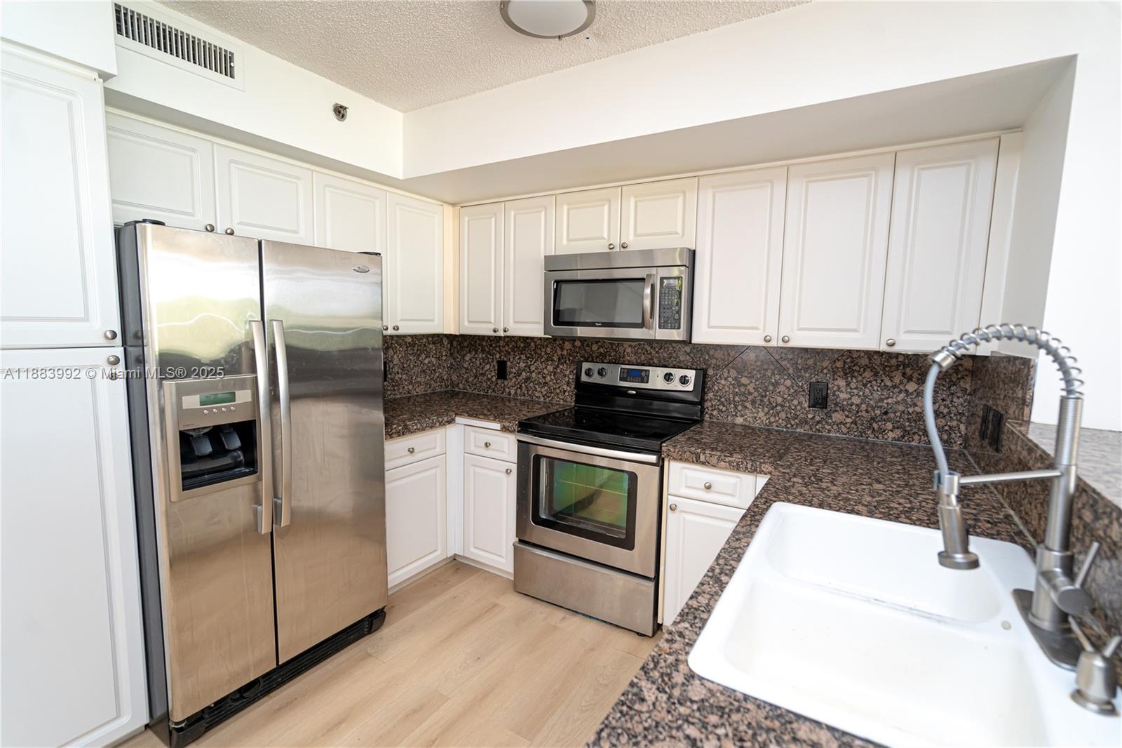 THE YACHT CLUB AT AVENTURA - Residential