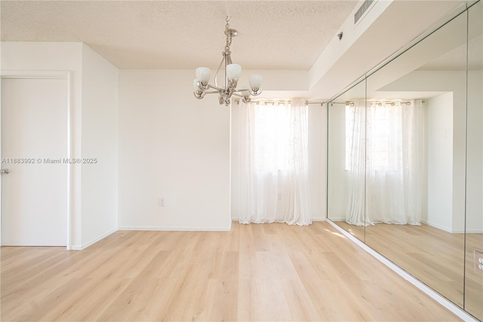 THE YACHT CLUB AT AVENTURA - Residential