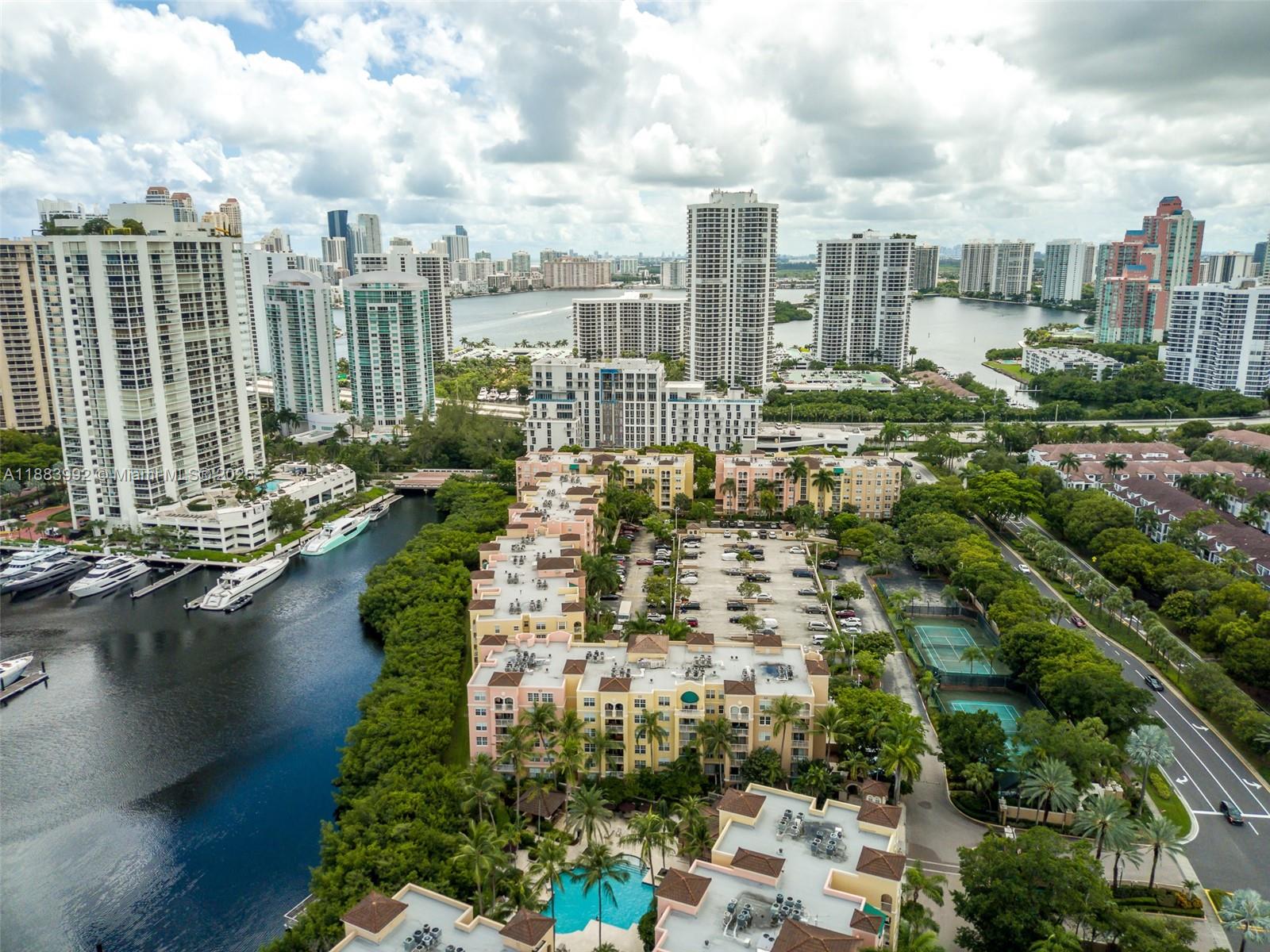 THE YACHT CLUB AT AVENTURA - Residential