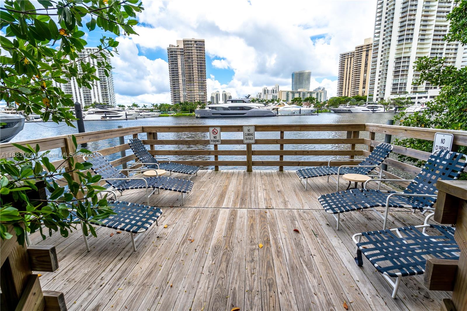 THE YACHT CLUB AT AVENTURA - Residential