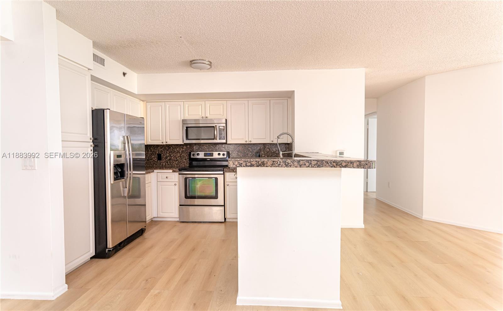 THE YACHT CLUB AT AVENTURA - Residential