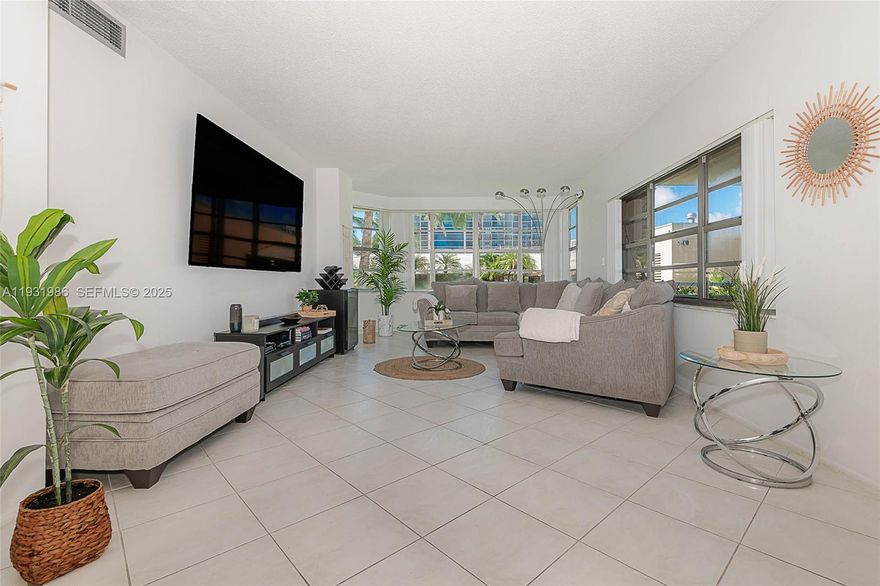 Best value beachfront corner unit in Hallandale Beach. Spacious 2 bed / 2 bath filled with natural light at The Hemispheres. Strong rental demands.
Full resort-style amenities including beach service, pools, gym, tennis courts, and dining. Exceptional opportunity to own in a prime oceanfront location at an entry price rarely available. Assigned covered parking