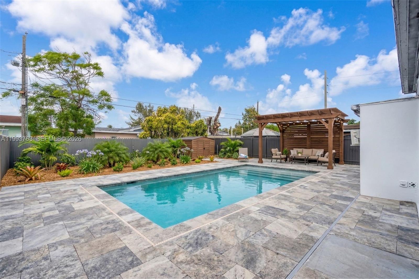 6TH ADDN TO HIALEAH - Residential