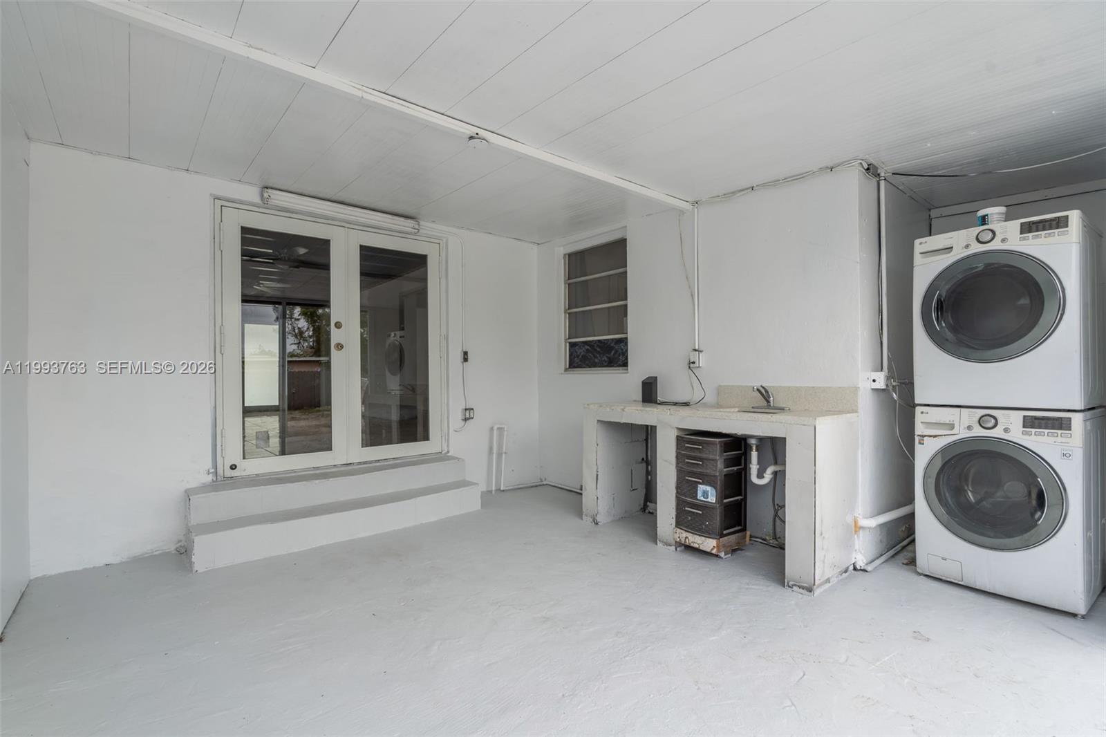 6TH ADDN TO HIALEAH - Residential