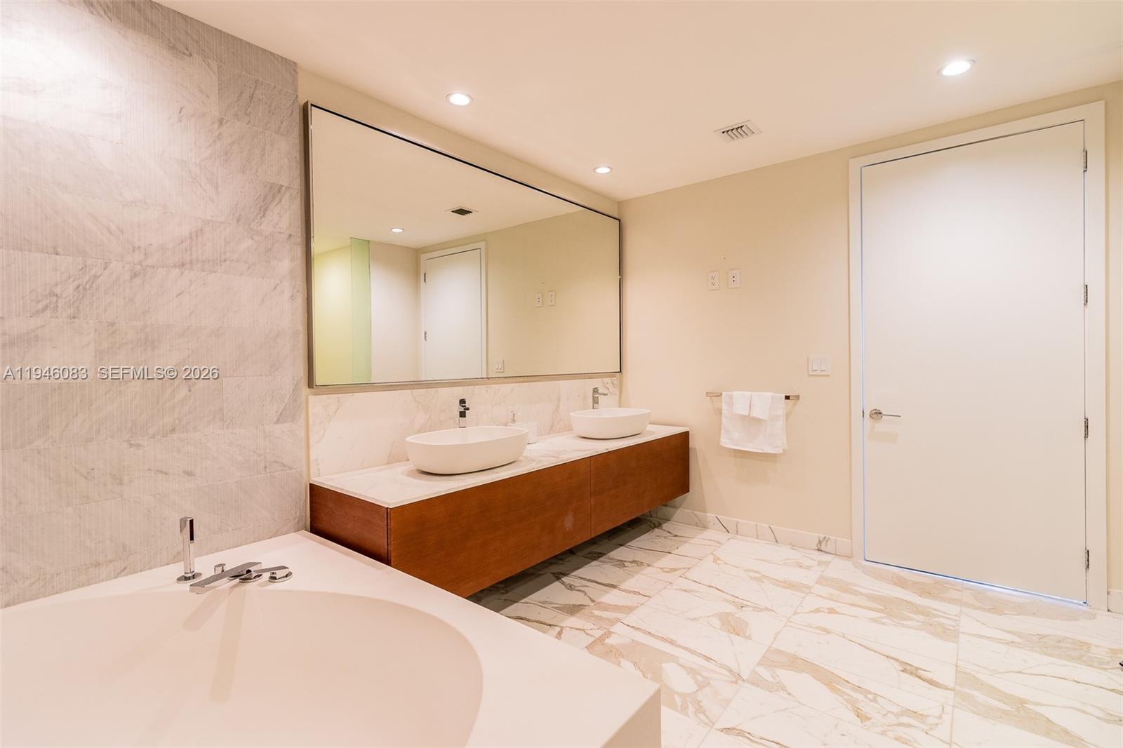 OCEANA BAL HARBOUR CONDO - Residential