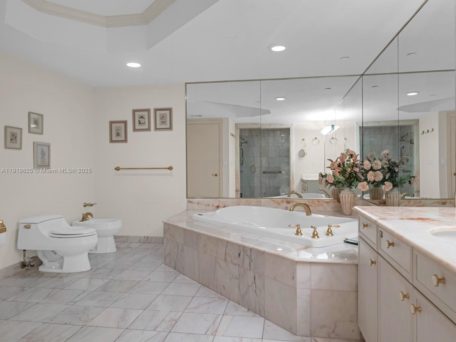 GRAND BAY RESIDENCES COND - Residential