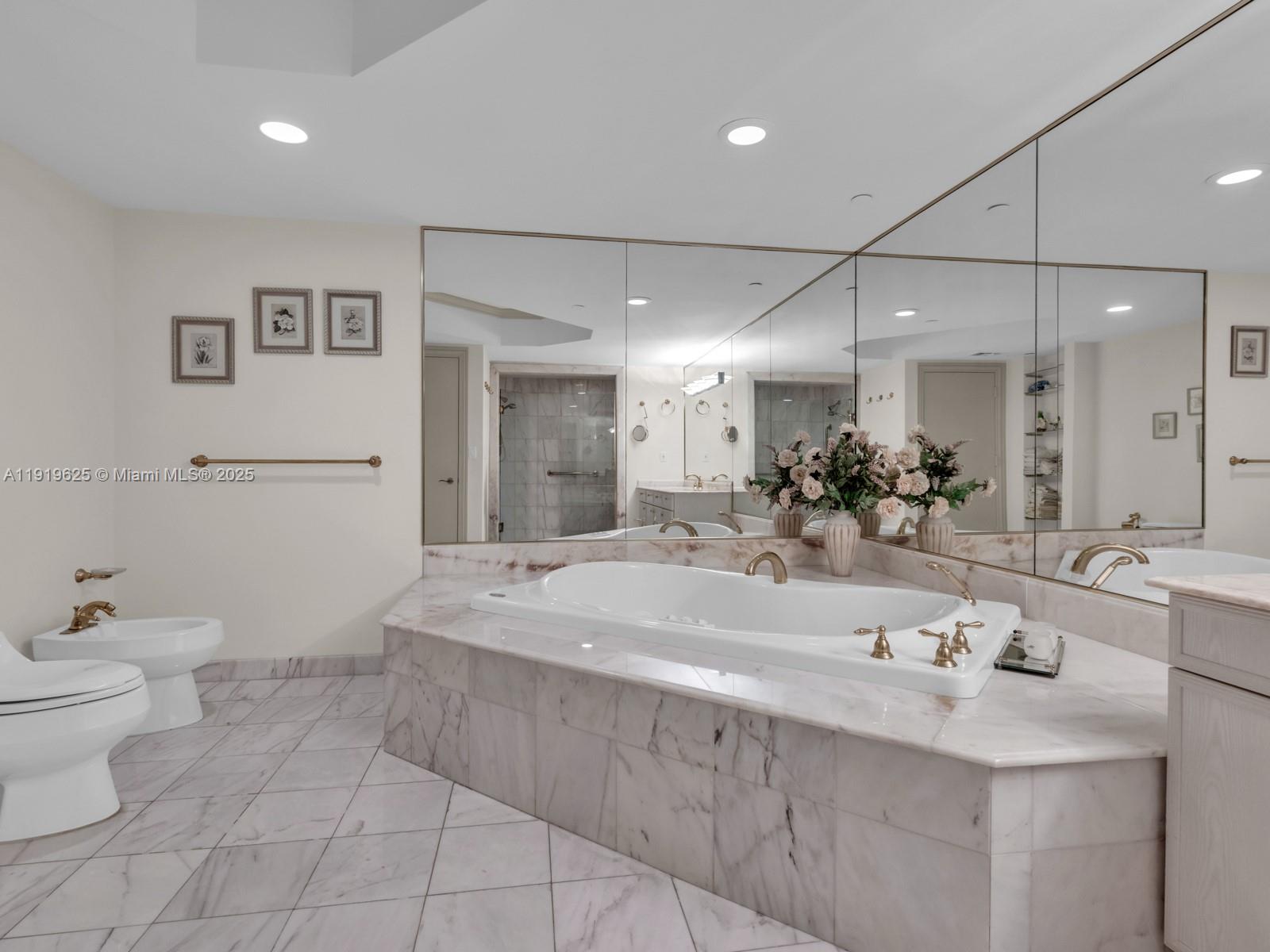 GRAND BAY RESIDENCES COND - Residential